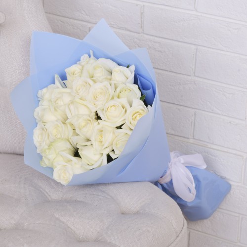 Купить на заказ Букет из 21 белой розы с доставкой в Степняке