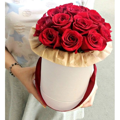 Купить на заказ 11 красных роз в коробке с доставкой в Степняке