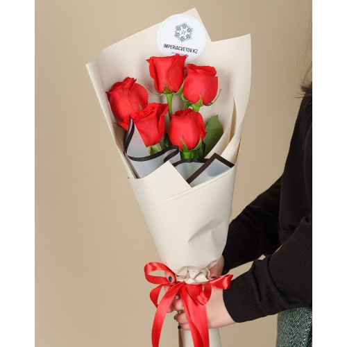 Купить на заказ Букет из 5 красных роз с доставкой в Степняке